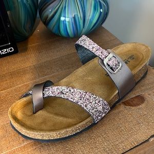 Reese sandals in Copper Metallic. Size 41. New in box. Never worn